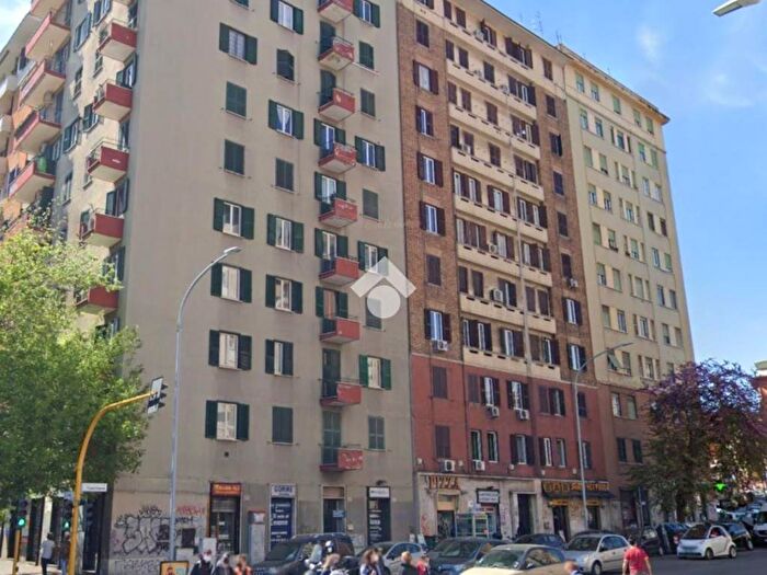 Appartamento trilocale in vendita in Via Tuscolana, Re di Roma, Roma