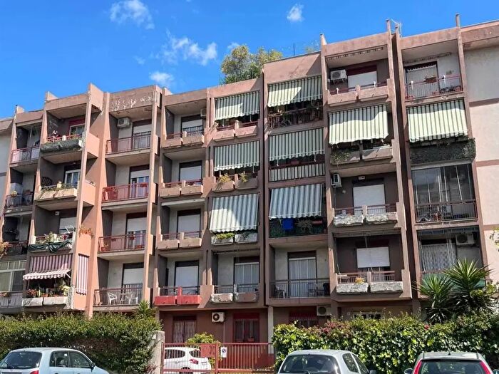 Appartamento quadrilocale in vendita in Via Mario Vaccaro, Catania