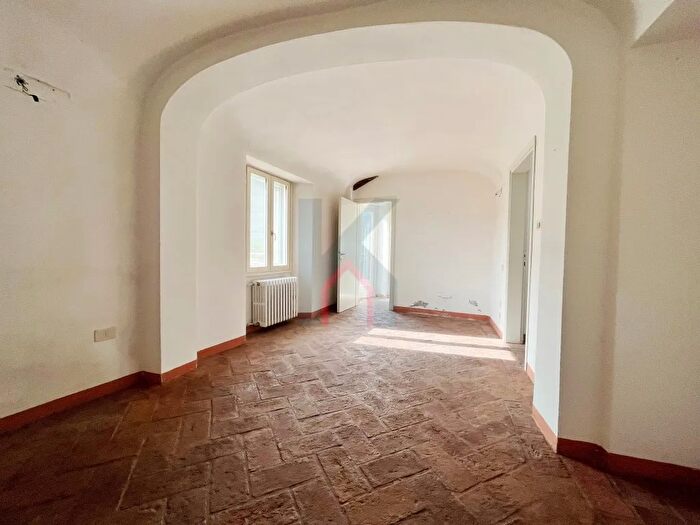 Appartamento con 5 locali in vendita in Via Giuseppe Garibaldi, Dovadola