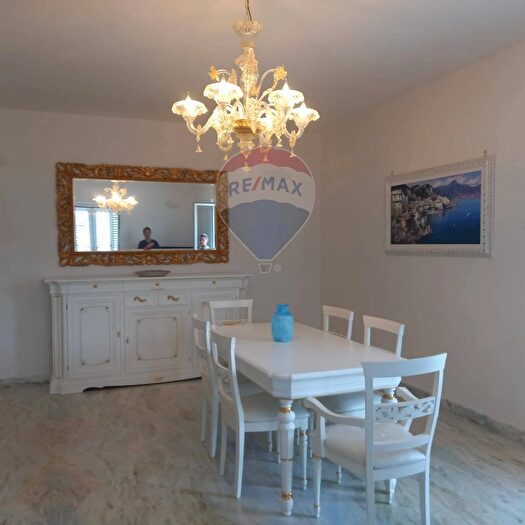 Casa con 5 locali in vendita in Castelforte