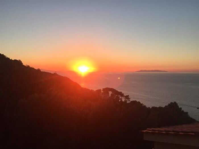 Casa con 6 locali in vendita in Marciana Marina