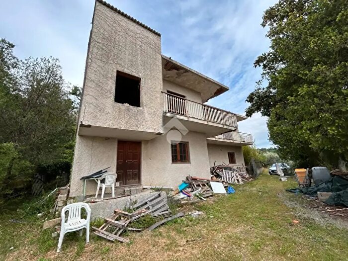 Casa quadrilocale in vendita in Contrada Petraro, Falerna