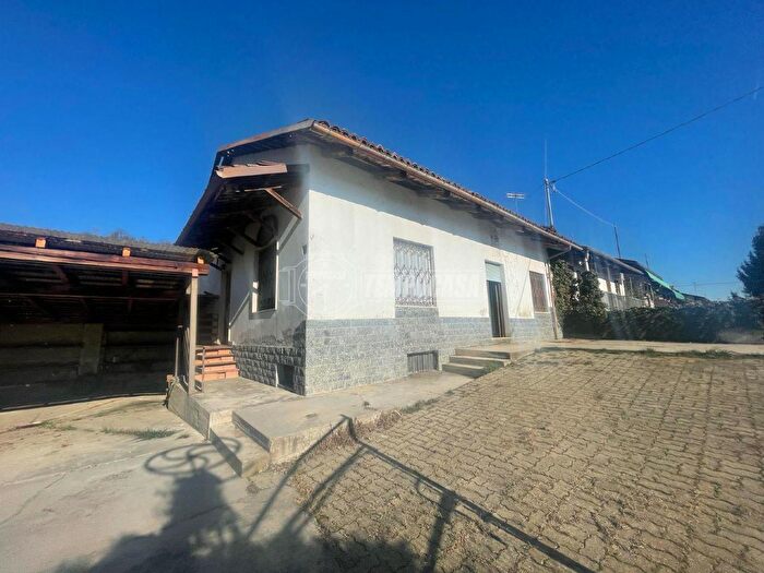 Casa con 5 locali in vendita in Via Enrico Martini Mauri Biglini, Alba