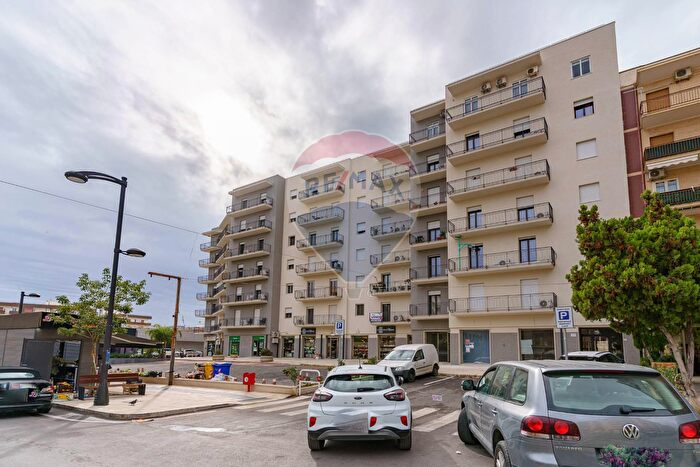 Appartamento con 7 locali in vendita in Via Tisia, Siracusa