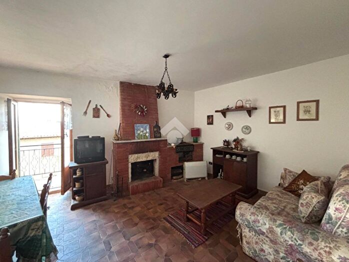 Appartamento trilocale in vendita in Via della Ciambella, Rocca Massima