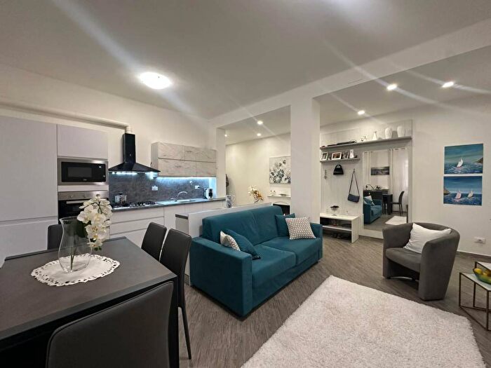 Appartamento trilocale in affitto in Via Argine Destro F Scajola, Porto Maurizio, Imperia