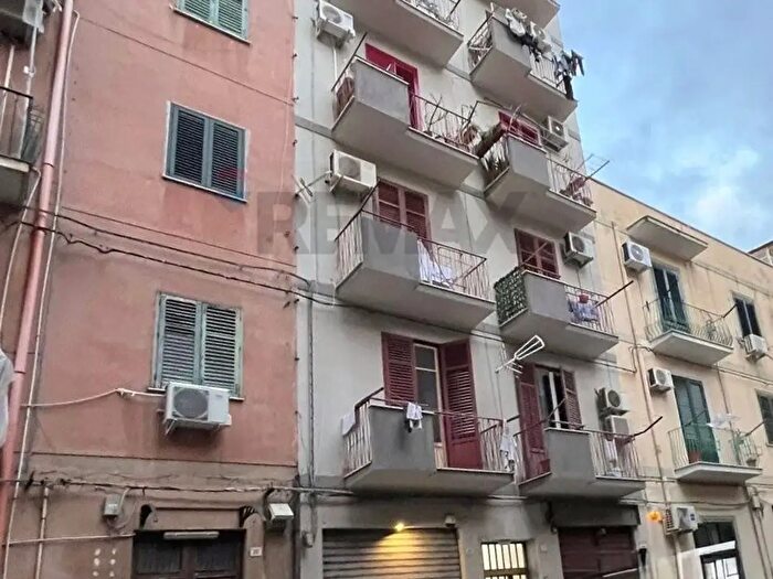 Appartamento trilocale in vendita in Via Filippo De Lignamine, Palermo