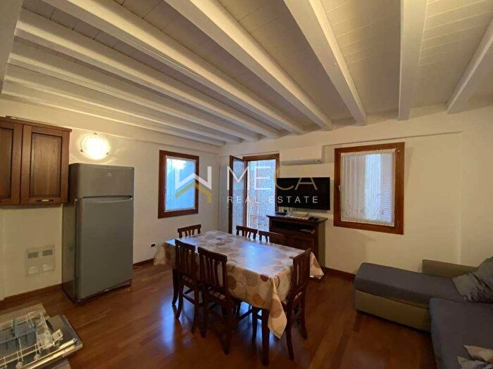 Appartamento trilocale in affitto in Via Benamati, Toscolano Maderno