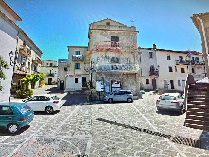 Case in Vendita e in Affitto - 3