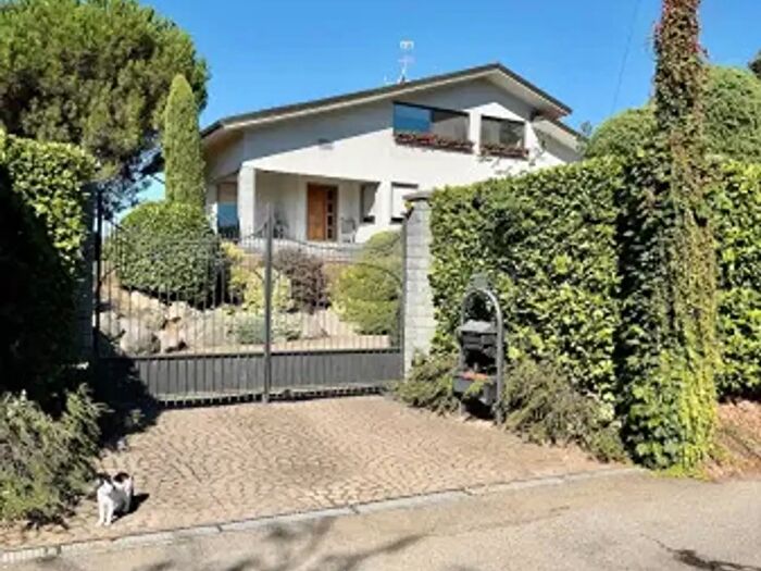 Casa con 6 locali in vendita in Via Spinei, Cossato