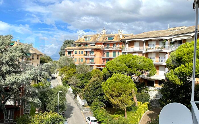 Appartamento quadrilocale in vendita in Viale Quartara, Genova