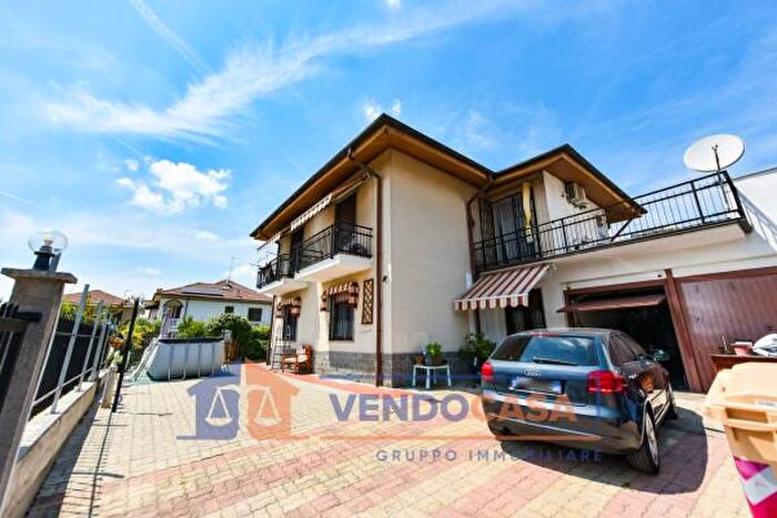 Casa con 6 locali in vendita in Via Monte Grappa Bis, Moncalieri