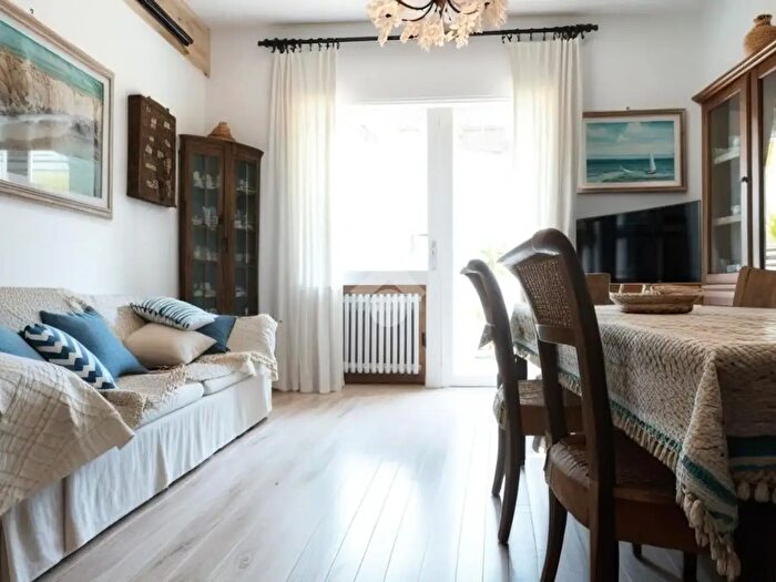 Appartamento trilocale in vendita in Viale Giuseppe Giusti, Rimini