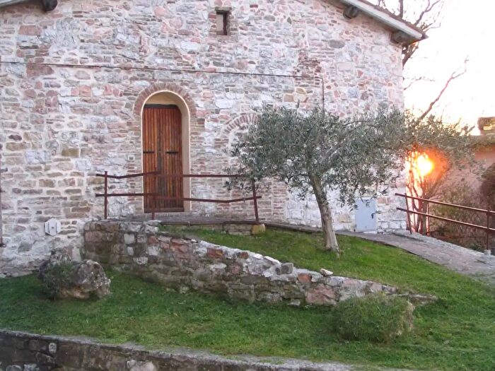 Casa con 20 locali in vendita in Via Fano, Nocera Umbra