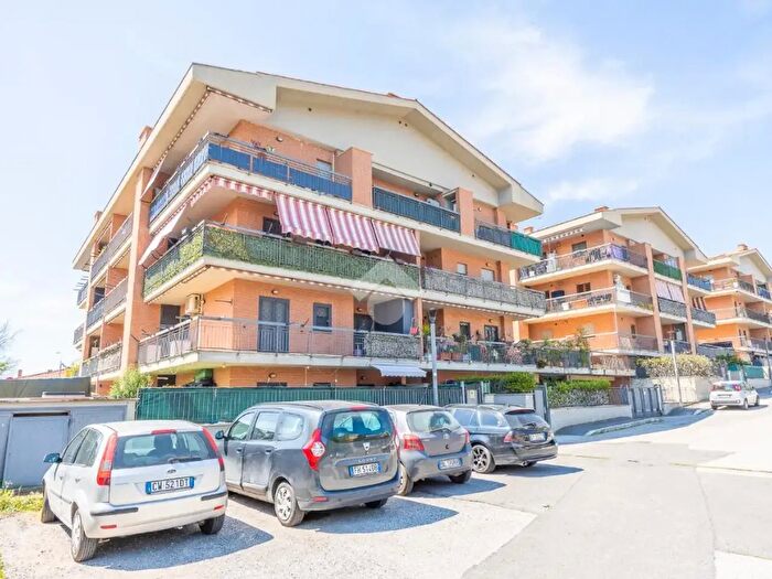 Appartamento trilocale in vendita in Via Valle Castellana, Roma