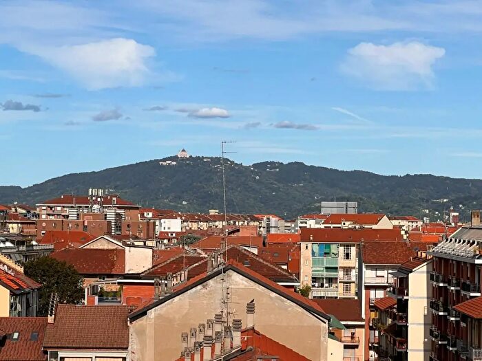 Appartamento trilocale in vendita in Corso Monte Cucco, Torino