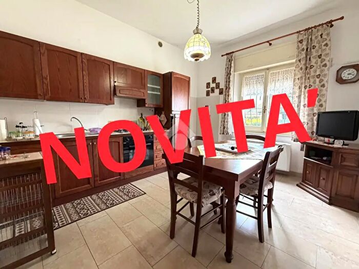 Appartamento trilocale in vendita in Via della Libertà, Narni