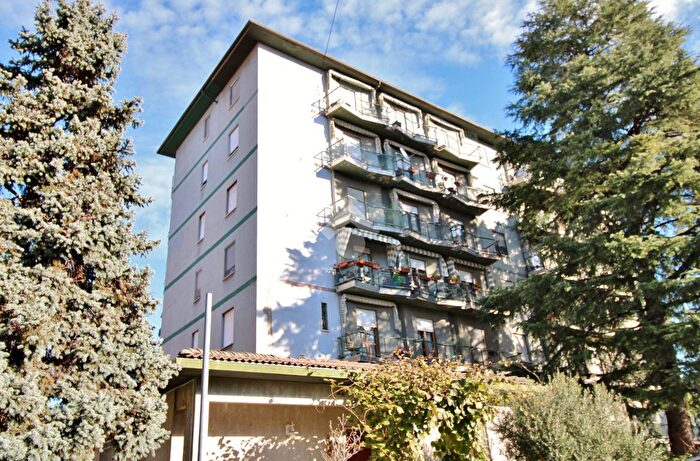 Appartamento trilocale in vendita in Via Mentana, Voghera