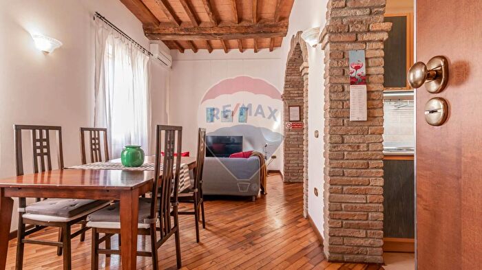 Appartamento trilocale in vendita in Via Rua Muro, Modena