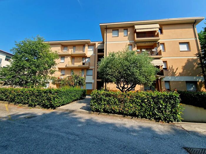Appartamento con 5 locali in vendita in Via Perrucchina, Vittorio Veneto