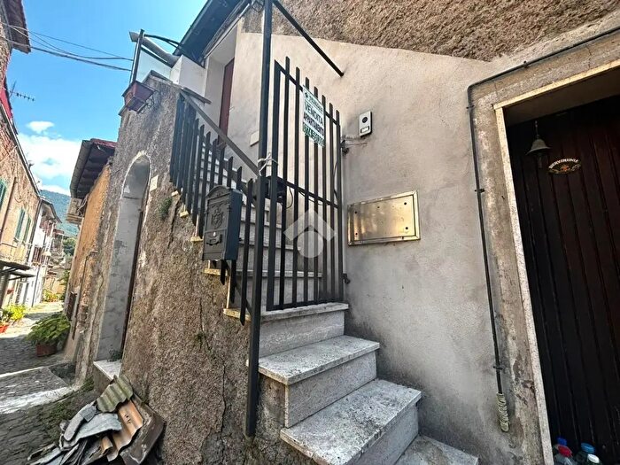 Appartamento trilocale in vendita in Via Santa Maria, Subiaco
