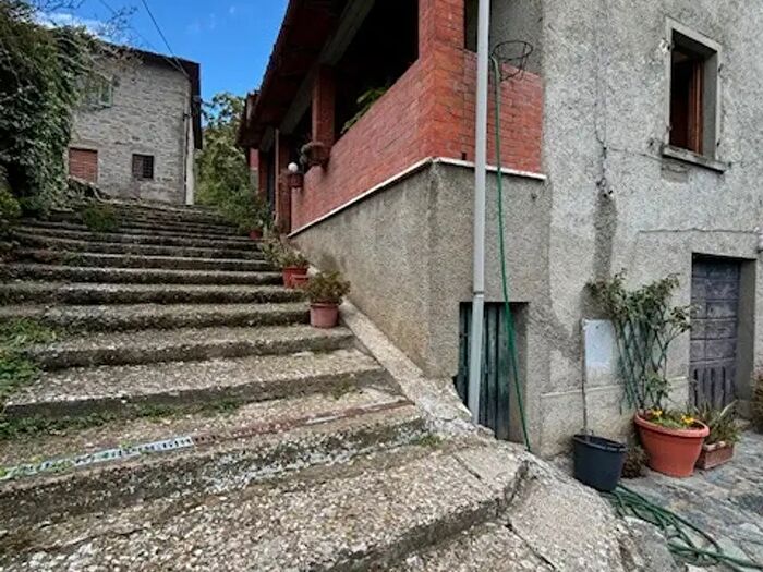 Casa con 7 locali in vendita in Loro Ciuffenna