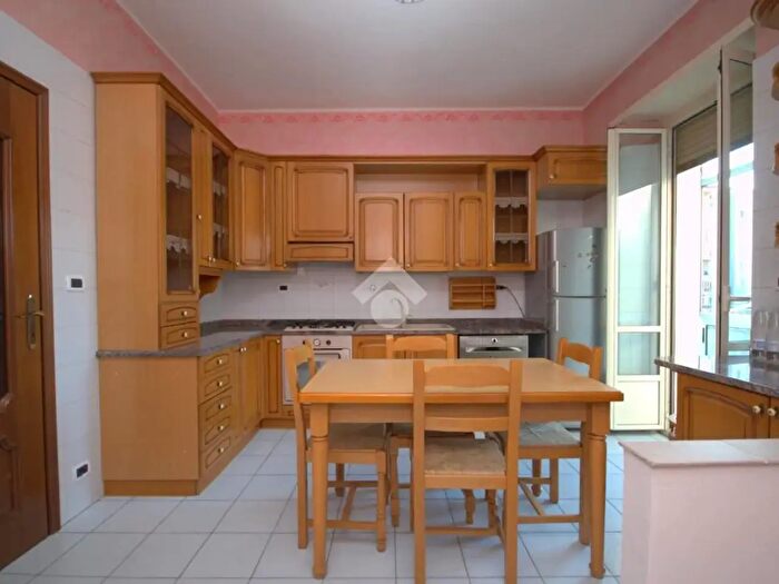 Appartamento trilocale in vendita in Via Viterbo, Torino