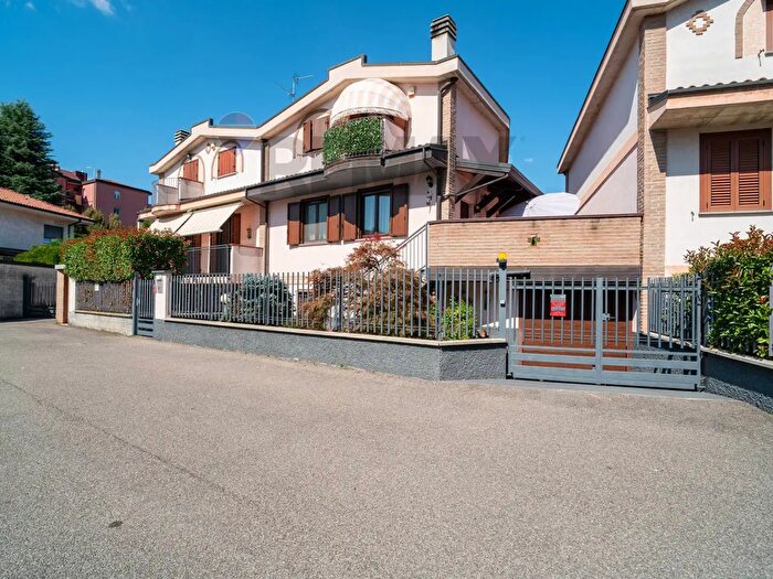 Casa trilocale in vendita in Via Puecher, Nerviano