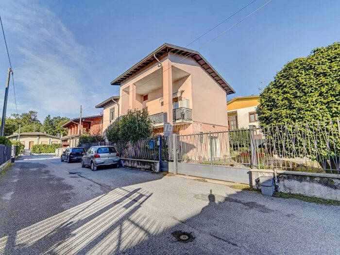 Casa quadrilocale in vendita in Via San Martino, Somma Lombardo