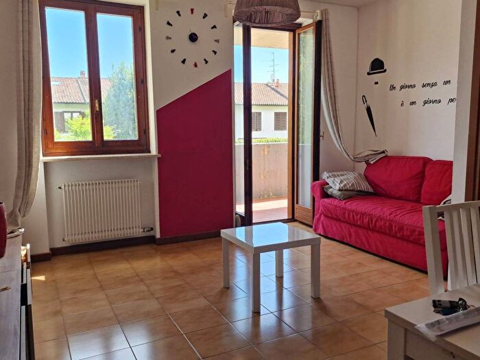 Appartamento bilocale in affitto in Via Chiesa, Centro, Gazzada Schianno