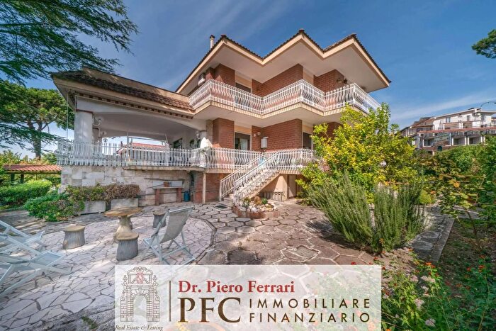 Casa con 15 locali in vendita in Via del Mare Marano di Napoli, Marano Di Napoli