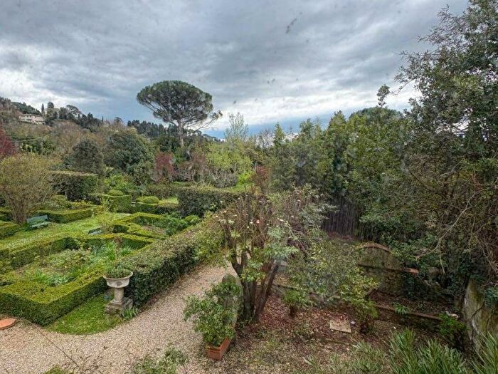 Appartamento con 5 locali in affitto in Coverciano, Firenze