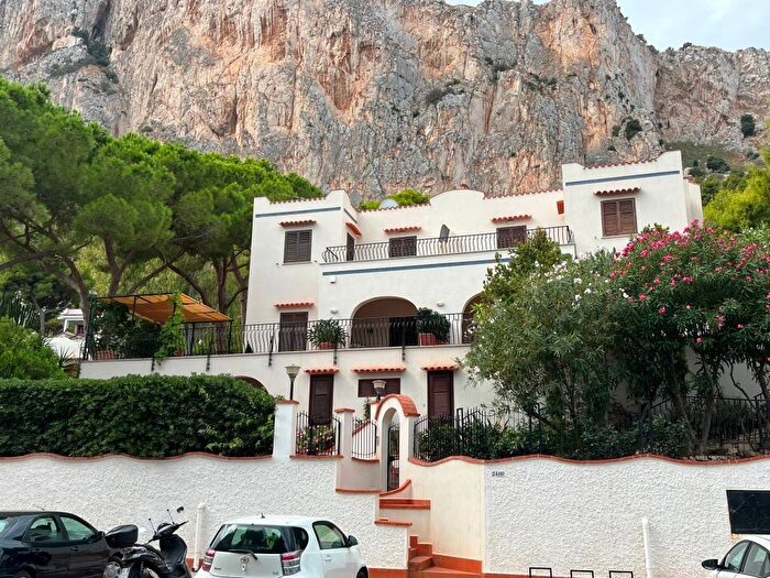 Casa con 5 locali in affitto in Lungomare Cristoforo Colombo, Addaura, Palermo