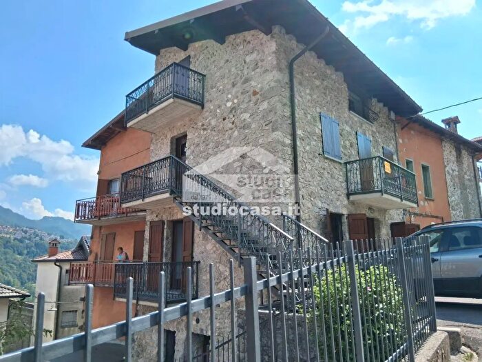 Appartamento trilocale in vendita in Via San Carlo, Algua