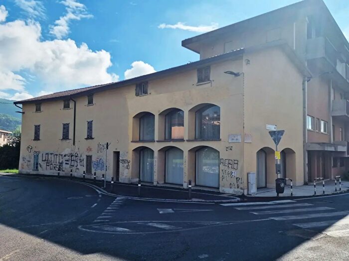 Casa con 13 locali in vendita in Via Bravi, Bergamo
