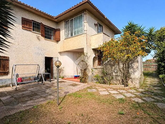 Casa quadrilocale in vendita in Viale Roma, Anzio