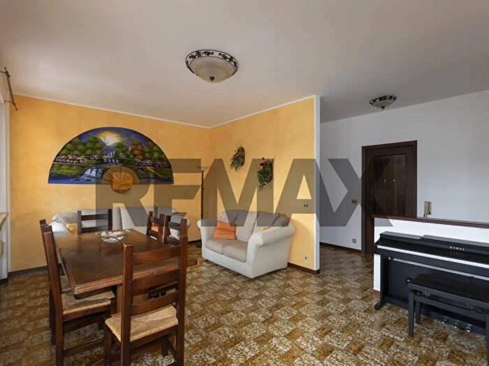 Appartamento con 6 locali in vendita in Via Borgo Emilio, Arcevia