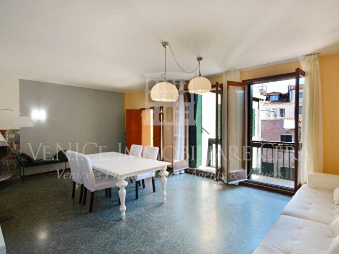Appartamento con 5 locali in affitto in Campo Santi Apostoli, Santi Apostoli San Canciano, Venezia