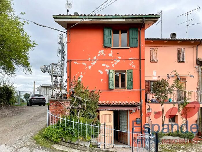 Casa con 8 locali in vendita in Via Poggiolo, Monzuno
