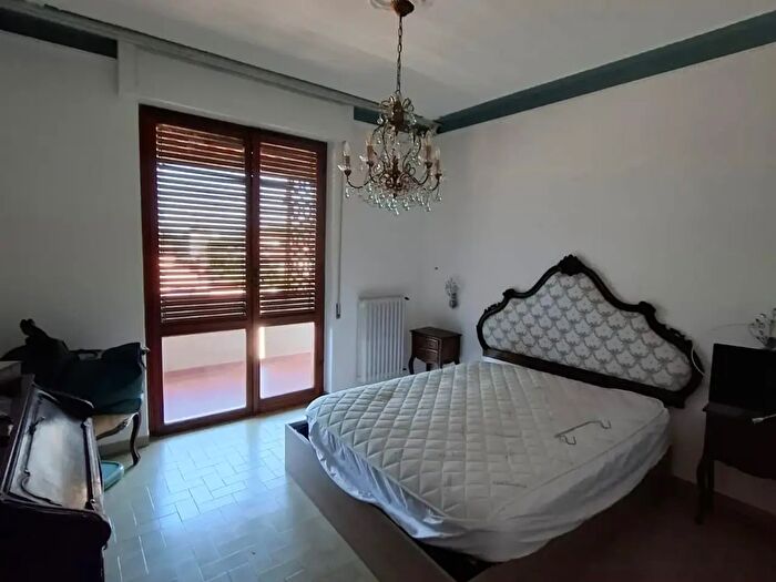 Appartamento quadrilocale in affitto in Carrara