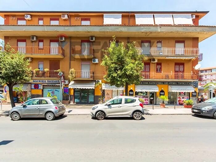 Appartamento con 10 locali in vendita in Viale della Regione, Motta Sant'Anastasia