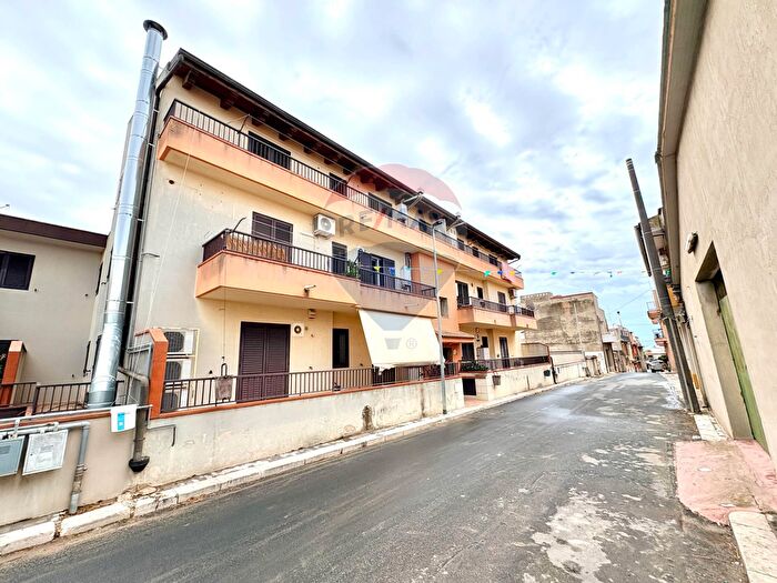 Appartamento con 6 locali in vendita in Via Mazzini, Mazzarrone