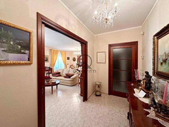 Appartamento con 5 locali in vendita in Via Pietro I Normanno, Andria