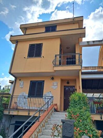 Casa con 6 locali in vendita in Via Madonna della Sanità, Alatri