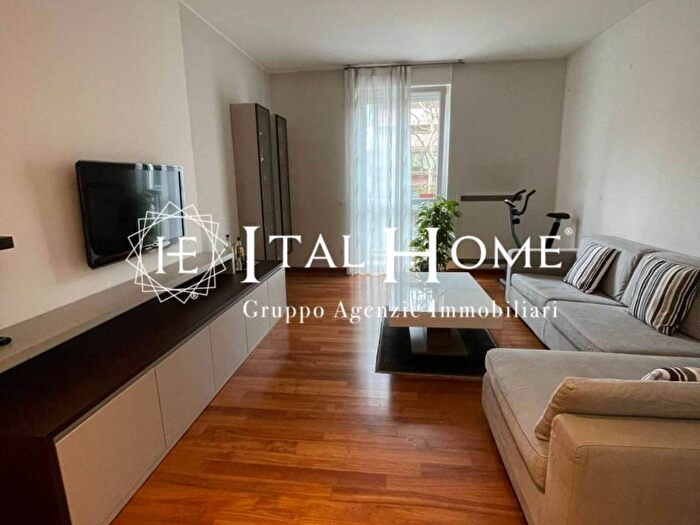 Appartamento trilocale in affitto in Via Ippolito Rosellini, Isola, Milano