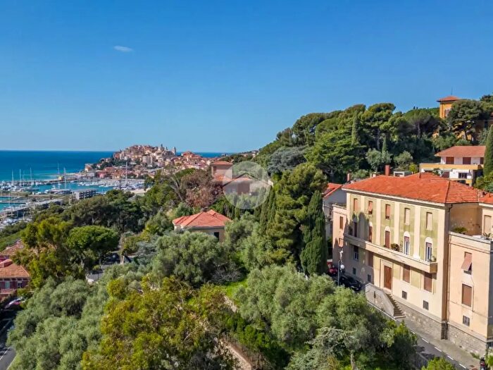 Appartamento con 5 locali in vendita in Viale Vittorio Veneto, Imperia