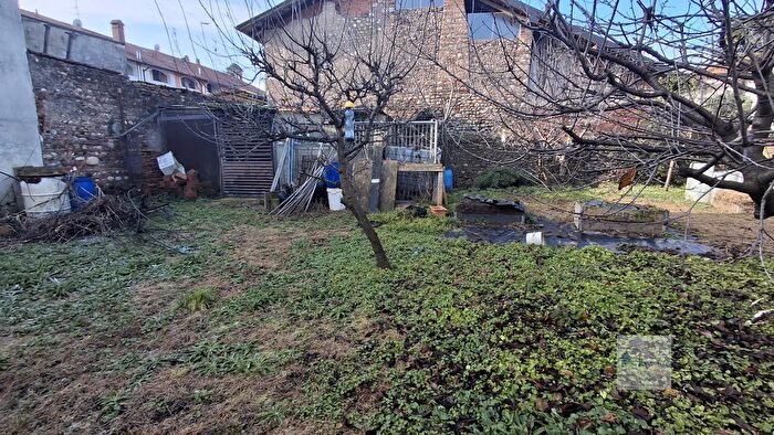 Casa con 6 locali in vendita in Corso San Rocco, Castano Primo