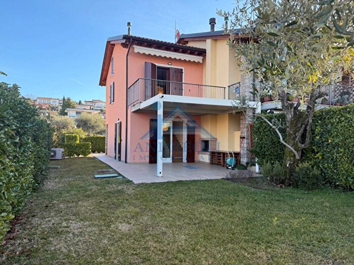 Casa con 6 locali in affitto in Via dellArtigliere, Centro, Bardolino