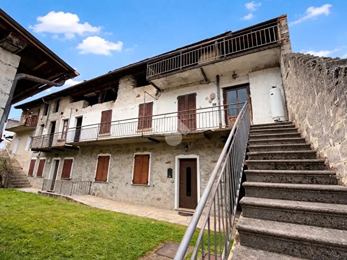 Appartamento trilocale in vendita in Lungo Adda Btg Tirano, Tirano