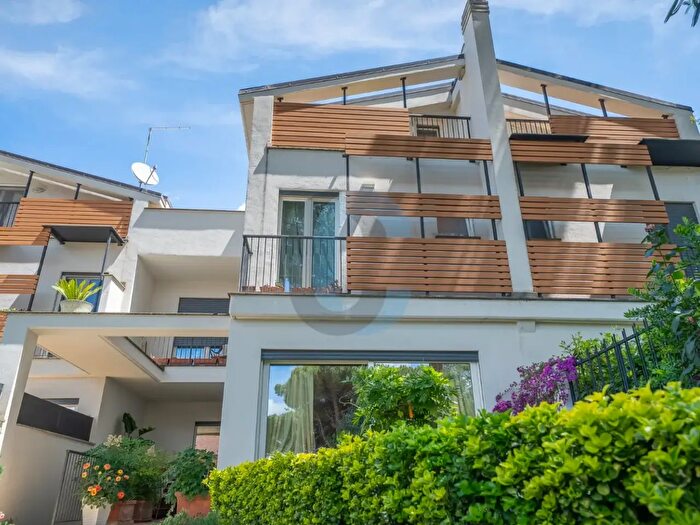Casa con 6 locali in vendita in Via Bruno Buozzi, Grottaferrata